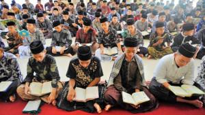 Santri-Yasinan-bersama-di-Masjid-Nurul-Jannah-di-Lhokseumawe.jpg