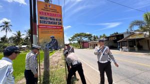 Satlantas-Polres-Langsa-pasang-baliho.jpg