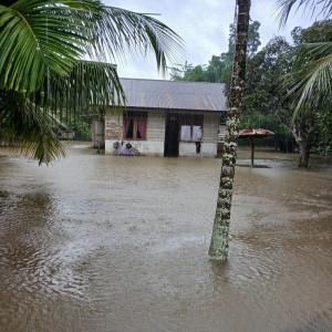 Satu-unit-rumah-masyarakat-tergenang-banjir-akibat-curah-hujan-tinggi.jpg
