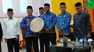 Sekdako-Lhokseumawe-A-Haris-menabuh-rapai.jpg
