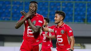 Selebrasi-pemain-Bekasi-City-Ezechiel-Ndouassel-setelah-mencetak-gol-ke-gawang-PSPS-Riau.jpg