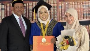 Senyum-Datuk.jpg