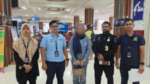 Seorang-Wanita-Asal-Malaysia-Dideportasi-dari-Aceh_26092025.jpg