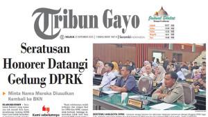 Seratusan-Honorer-Datangi-Gedung-DPRK.jpg