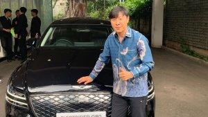 Shin-Tae-yong-mendapatkan-hadiah-mobil.jpg