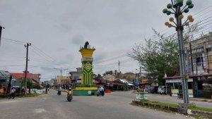 Simpang-Tugu-Rimo-yang-menjadi-ikon-Kecamatan-Gunung-Meriah.jpg