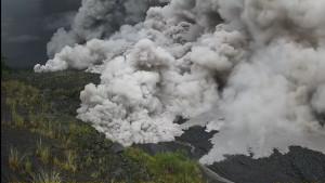Tangkapan-layar-guguran-awan-panas-erupsi-gunung-Semeru-19-November-2025.jpg
