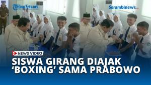 Tawa-Pecah-Saat-Prabowo-Ajak-Boxing-Salah-Satu-Siswa-di-Kelas.jpg
