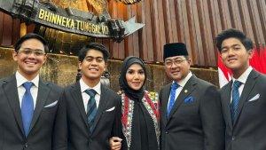 Teuku-Riefky-Harsya-dan-Keluarganya.jpg