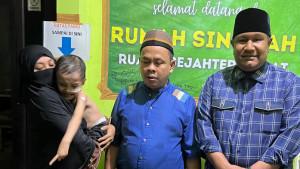 Tgk-Ahmada-Kunjungi-Pasien-Bocor-Jantung-Asal-Abdya-Beri-Dukungan-dan-Bantuan.jpg