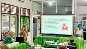 Tim-FKIP-Unaya-Beri-materi.jpg