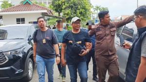 Tim-Tabur-Kejati-Aceh-menangkap-terpidana-perdagangan-orang.jpg
