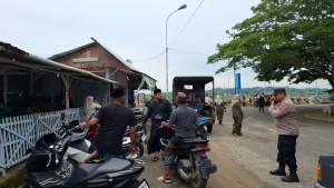 Tim-gabungan-polisi_Satpol-PP-WH-Kota-Lhokseumawe_waduk-pusong.jpg