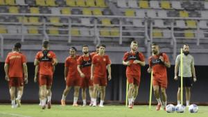 Timnas-Lebanon-latihan-di-GBT.jpg