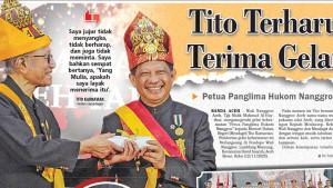 Tito-Terharu-Terima-Gelar-Petua-Panglima-Hukom-Nanggroe.jpg