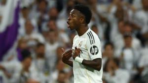 Vinicius-Junior-ngamuk-hingga-pergi-dari-bench-di-laga-Real-Madrid-vs-Barcelona.jpg