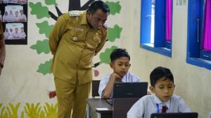 Wabup-Nagan-Raya-Raja-Sayang-meninjau-ANBK-SD-Senin-2992025.jpg