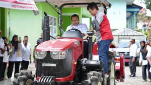 Wali-Kota-Sabang-Serahkan-Dua-Unit-Traktor-untuk-Kelompok-Tani.jpg