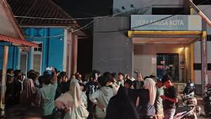 Warga-Datangi-Kantor-ULP-PLN-Langsa-Kota.jpg