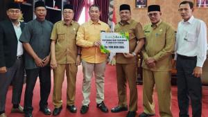 bank-aceh-syariah-bireuen-serahkan-zakat-ke-pemkab-bireuen_2025.jpg
