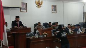 bupati-dalam-rapat.jpg