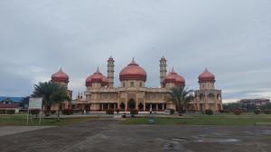 cuaca-di-aceh-barat_halaman-Masjid-Agung-Baitul-Makmur-Meulaboh.jpg