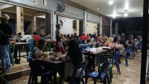 dampak-listrik-padam-warga-padati-warkop.jpg