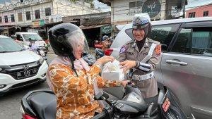 ditlantas-bagi-takjil2.jpg