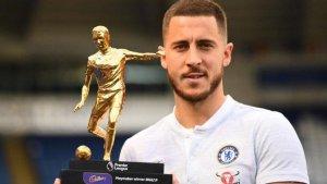 eden-hazard-mendapatkan-trofi-playmaker-of-the-year-liga-inggris.jpg