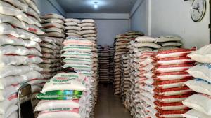 harga-beras-di-abdya-turun_291028.jpg