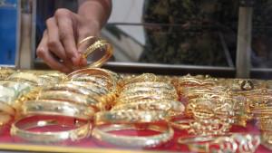 harga-emas-naik-tipis-di-aceh-tamiang_sempat-anjlok.jpg