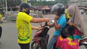 kejaksaan-calang-bagi-masker.jpg