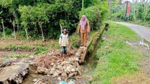 kondisi-jaringan-irigasi-skunder-yang-rusak-parah-akibat-banjir.jpg