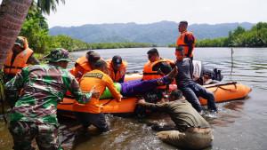 latihan-tanggulangi-banjir05.jpg