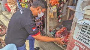 mengamankan-rokok-ilegal-di-Banda-Aceh-Jumat-2692025.jpg