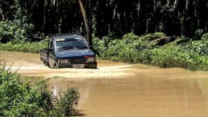 mobil-terobos-banjir1.jpg