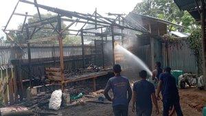 panglong-di-kutablang-terbakar.jpg