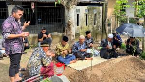 pelaku-seni-Aceh-melayat-ke-rumah-almarhum-syukur.jpg