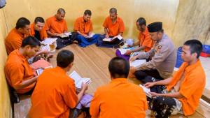 pembinaan-spiritual-kepada-tahanan-di-Mapolres-Abdya.jpg