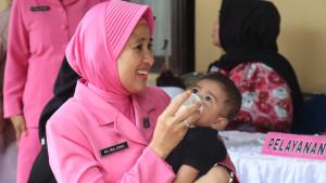 pemeriksaan-kesehatan-gratis-serta-Posyandu-bagi-balita-di-klinik-polresta.jpg