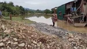penambang-lempar-kapal.jpg