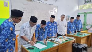 penyerahan-akta-tanah-wakaf-kepada-nazhir-di-Abdya.jpg