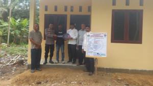 penyerahan-rumah-bantuan-untuk-Miswar.jpg