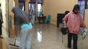 perabotan-basah-gegara-atap-terbang.jpg