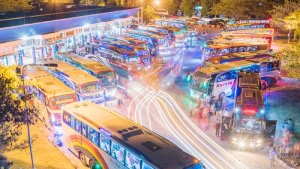 puluhan-bus-siap-memberangkatkan-penumpang-pada-arus-mudik-h-7_20180609_145650.jpg