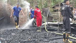 rumaha-terbakar-12102025.jpg