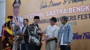 sastra-oke.jpg