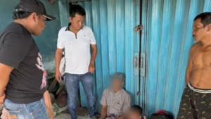 seorang-bapak-dan-anak-nyaris-diamuk-warga-karena-kepergok-mencuri-uang.jpg
