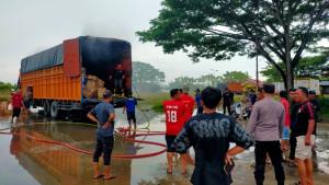 soda-api-picu-kebakaran-truk-di-Peureulak.jpg