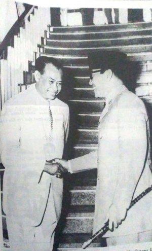 teuku-hamid-azwar-bersama-presiden-ri-soekarno.jpg